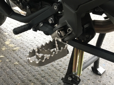 "Bear trap" 4,5cm lower Rallye-footpegs for all Triumph Tiger 1200