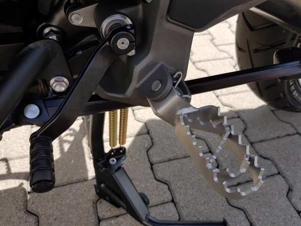 "Bear trap" 4,5cm lower Rallye-footpegs for all Triumph Tiger EXPLORER