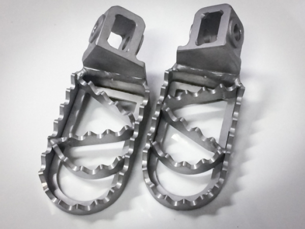 "Bear trap" 3cm lower Rallye-footpegs Super Heavy Duty for all Husqvarna TE / FE from 2017 -2023