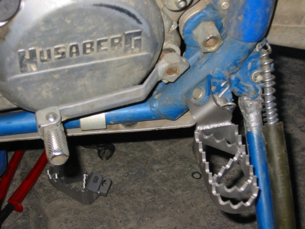 "Bear trap" 3cm lower Rallye-footpegs for all Husaberg